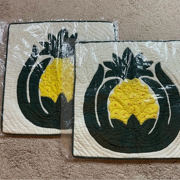 Set of 2 new Pineapple quilted pillow case covers - Picture 1 of 5